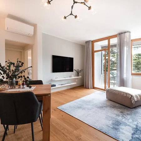 Promenaden Lounge Apartment *